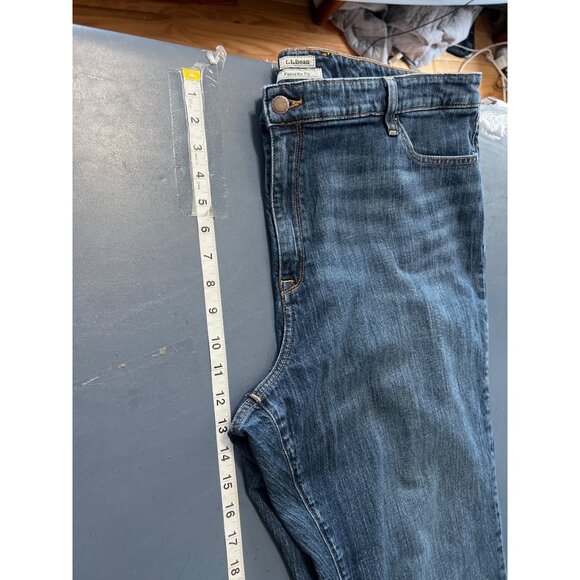 L.L.Bean Womens Favorite Fit Jeans Size‎ 20 Reg Dark Wash Denim Straight Leg - Picture 4 of 11